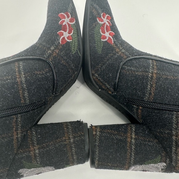Indigo Rd. Flannel Plaid Floral Embroidered Ankle Booties Gray Multicolor 9 - Picture 6 of 7